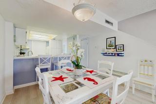 Oceanview condo with beach access, pool, tennis courts and private patio - 2