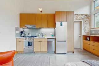 Barton Hills 1/1 Casita w/full kit/den - Austin - 3
