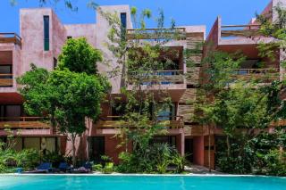 Vibrant Condo, FiberOptic WiFi, Workspace & a Pool - 4