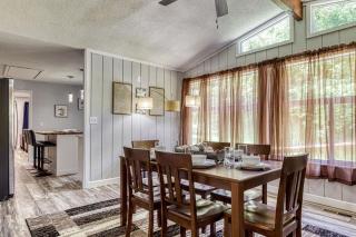 The Bungalow Hot Tub, WIFI, Games, Secluded, Near Dollywood, Free Attraction Tickets - Pigeon Forge - 6