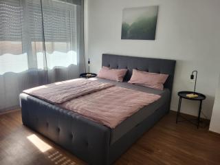 C&V 4 Personen 3 Zimmer Central Smart TV Boxspringbett - Kaiserslautern - 0