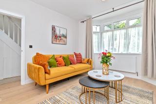LUTON LUXURY LIVING, Large PREMIUM House, Beautifully Landscaped PRIVATE GARDEN, Newly Refurbished Throughout, PARKING FOR 2 VEHICLES, Great Access to Central Luton & the M1 Motorway - Luton - 3