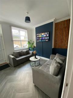 Contractors 3 Bedroom Sleeps 6 Discounts Pool Table WIFI - Leicester - 8