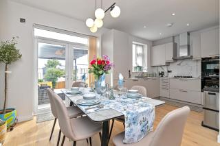 LUTON LUXURY LIVING, Large PREMIUM House, Beautifully Landscaped PRIVATE GARDEN, Newly Refurbished Throughout, PARKING FOR 2 VEHICLES, Great Access to Central Luton & the M1 Motorway - Luton - 8