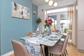 LUTON LUXURY LIVING, Large PREMIUM House, Beautifully Landscaped PRIVATE GARDEN, Newly Refurbished Throughout, PARKING FOR 2 VEHICLES, Great Access to Central Luton & the M1 Motorway - Luton - 1