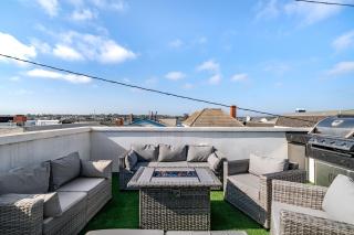 Private Rooftop Steps to the Beach Chic Design Seaside Style by AvantStay - Newport Beach - 0