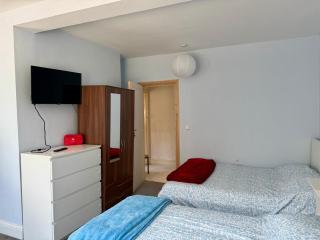 Triplet room with kitchen - Northolt - 5