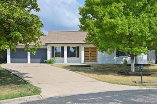 Central Home Near Everything| Sleep 8 | BBQ & Yard - 9