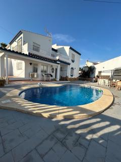 Villa Famara,piscina y barbacoa,a 5 minutos de la playa,10 personas - Malaga - 0