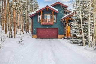 Lupine Chalet home - 9