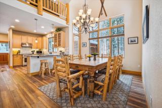 Lupine Chalet home - 3