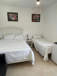 Villa Famara,piscina y barbacoa,a 5 minutos de la playa,10 personas - Malaga - 1