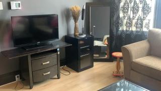 Centrally Located Blue House - Halifax - 7