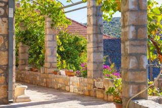Holiday house with a parking space Lozisca, Brac - 15444 - 5