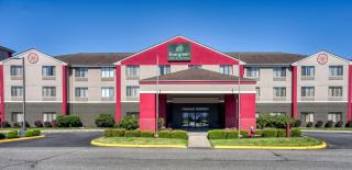 Evergreen Inn & Suites - 0