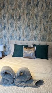 Botanica convenient centre Stay free parking - Swindon - 0
