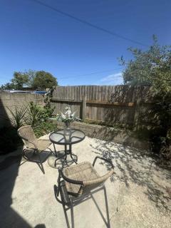 Botanica convenient centre Stay free parking - Swindon - 4
