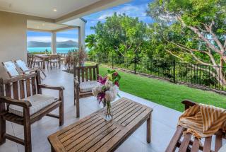 La Bella Waters 3 - Oceanview's, Pool, Buggy and Transfers - Hamilton Island - 5