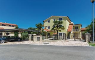 Family-friendly apartments with swimming pool Valkarin, Porec - 24238 - 1