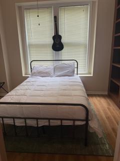 Prime Location Retreat 4 Bedrooms w Parking - Chicago - 4
