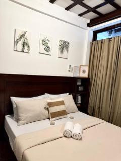 Chic Quad Room with WiFi - Near the beach and Main street - Ground Floor - General Luna - 7