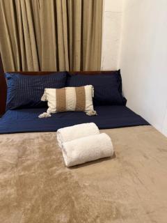 Chic Quad Room with WiFi - Near the beach and Main street - Ground Floor - General Luna - 5