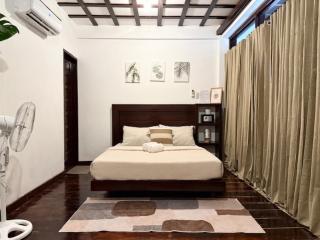 Chic Quad Room with WiFi - Near the beach and Main street - Ground Floor - General Luna - 6