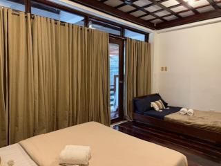 Chic Quad Room with WiFi - Near the beach and Main street - Ground Floor - General Luna - 4