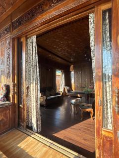 BAKTOO palace PREMIUM HOUSEBOAT - Srinagar - 0