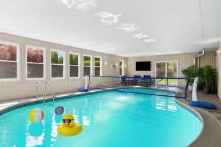 Grandma's Fun 5BR House - Heated Indoor Pool - 6