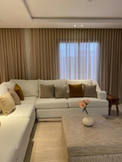 Elegant 3 Bedroom Apartment, Sala, Kitchen and Outdoor Terrace - Riad - 7