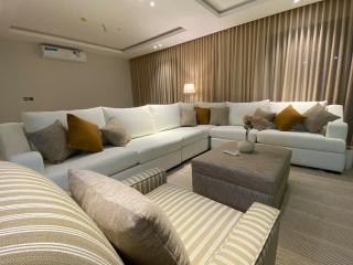 Elegant 3 Bedroom Apartment, Sala, Kitchen and Outdoor Terrace - Riad - 6
