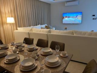 Elegant 3 Bedroom Apartment, Sala, Kitchen and Outdoor Terrace - Riad - 3
