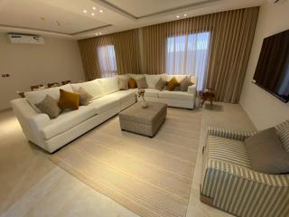 Elegant 3 Bedroom Apartment, Sala, Kitchen and Outdoor Terrace - Riad - 1