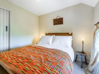 3 Legged Duck Cottage - - 3