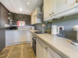 3 Legged Duck Cottage - - 5
