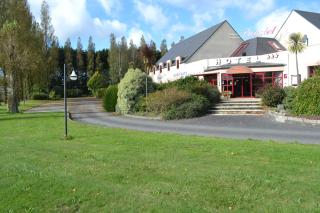 Logis Hôtel Restaurant Les Fontaines - 1