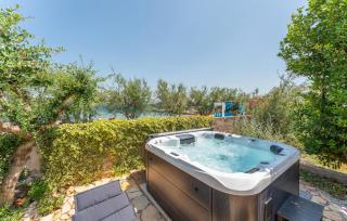 3 Bedroom Cozy Apartment In Ugrinic - 3