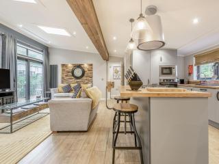 The Powys Lodge - New Quay - 1