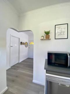 Scenic 3BR Stay | Mountain Views & Peaceful Vibes - Morwell - 3