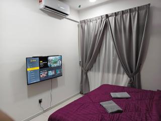 KLIA Sepang Horizon Suites Pool 2BR WiFi by Zaryqa - Sepang - 0