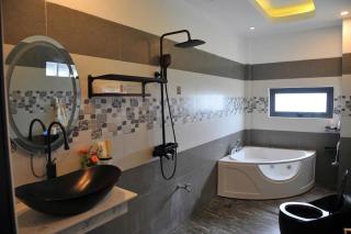 Homestay Villa White House - - 0