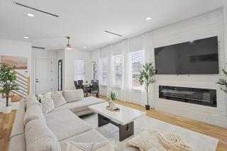 Modern Luxe Townhome, 3 story, Sleeps 16, Oaklawn - Dallas - 0
