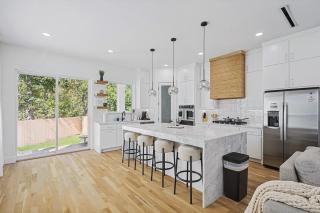 Modern Luxe Townhome, 3 story, Sleeps 16, Oaklawn - Dallas - 5
