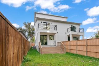 Modern Luxe Townhome, 3 story, Sleeps 16, Oaklawn - Dallas - 2