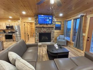 Black Bear Plunge Indoor Pool - Pigeon Forge - 4