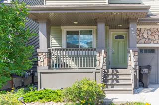 Spacious 4 bedroom & Den with semi-enclosed patio & Central AC & Gym & Game room - Edmonton - 7