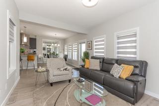 Spacious 4 bedroom & Den with semi-enclosed patio & Central AC & Gym & Game room - Edmonton - 4