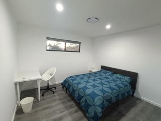 Queen Room in Spacious, Modern House - 9R3 - Guildford - 0