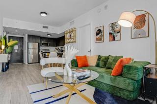 Bayside LuxePad King and Queen 2Bed 2Bath with Water Views, Gym, Lounge, Hottub - 1